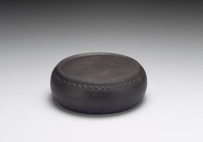 图片[3]-Drum-shaped inkstone with carved inscription and gold lacquer box, Qing dynasty, Qianlong reign (1736-1795)-China Archive